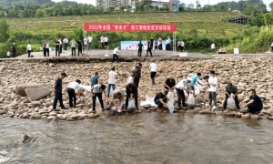 今天，通江放流“鱼宝宝”50余万尾